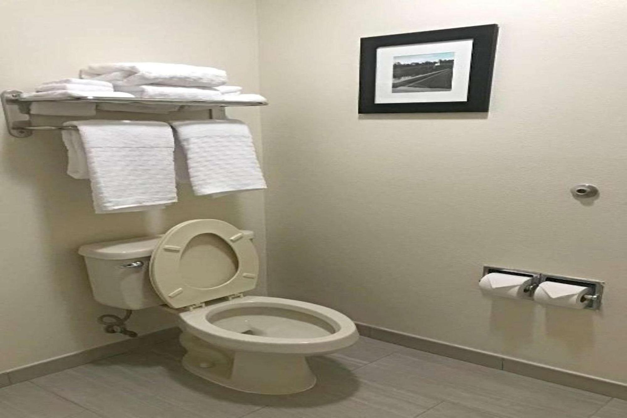 או'פאלון Rodeway Inn & Suites מראה חיצוני תמונה